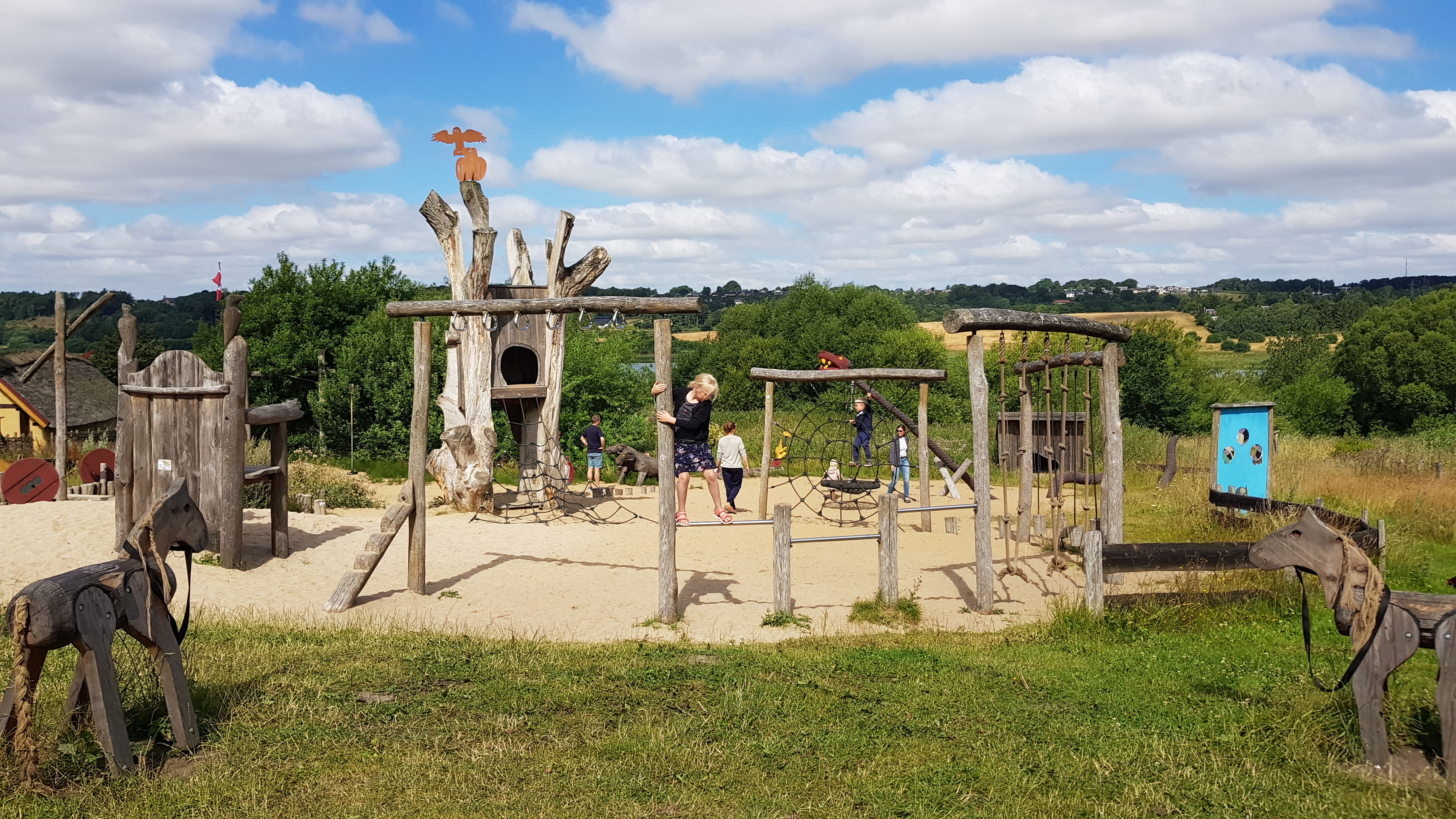 Mytologisk Legeplads, Fyrkat